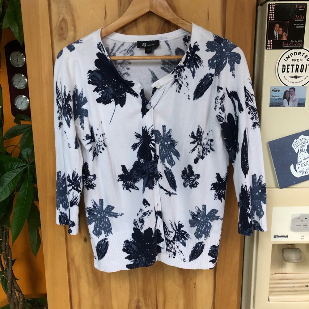AB Studio cardigan size large